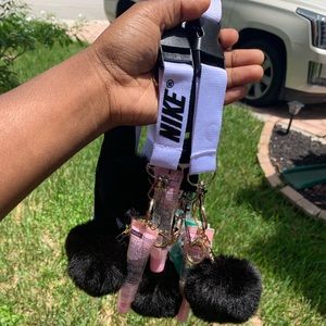Lipgloss PINK or Nike Keychain